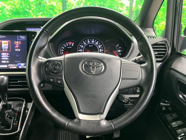 TOYOTA VOXY 2019