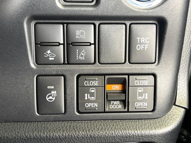 TOYOTA ESQUIRE HYBRID 2020