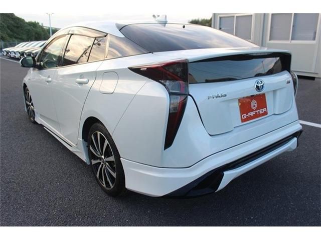 TOYOTA PRIUS 2016