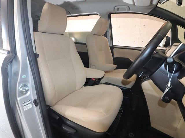 TOYOTA NOAH 2014