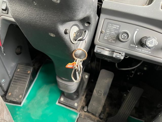 NISSAN DIESEL Space Runner 2006