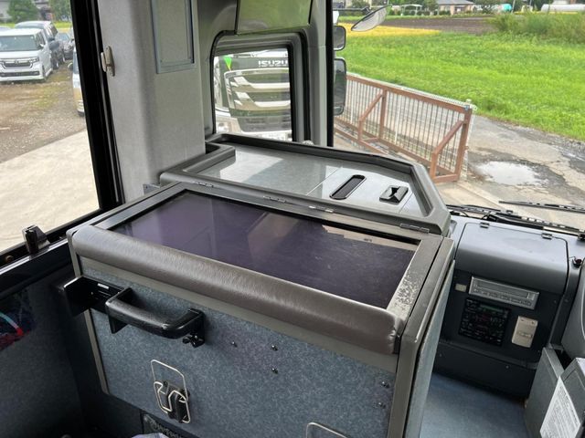 NISSAN DIESEL Space Runner 2006