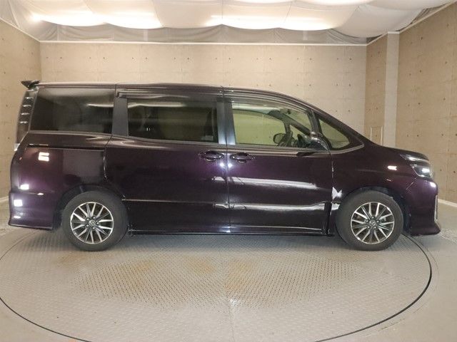 TOYOTA VOXY 2014