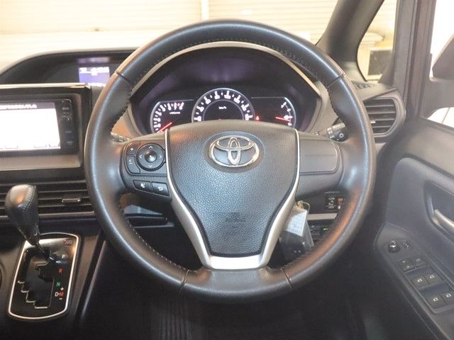 TOYOTA VOXY 2014
