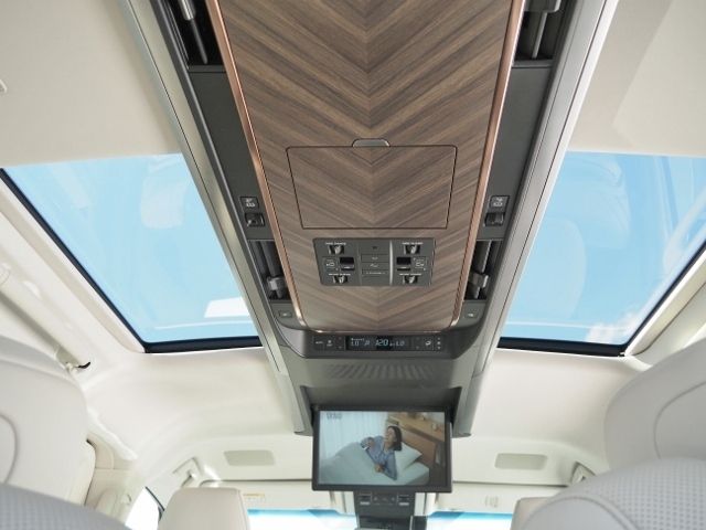 TOYOTA ???? LM500h 2025