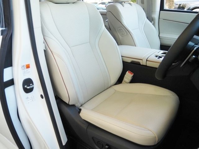 TOYOTA ???? LM500h 2025