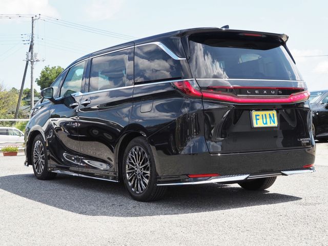 TOYOTA ???? LM500h 2024