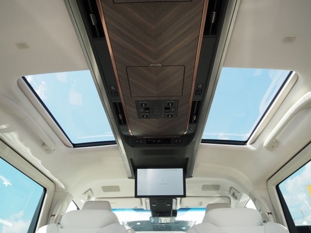 TOYOTA ???? LM500h 2024