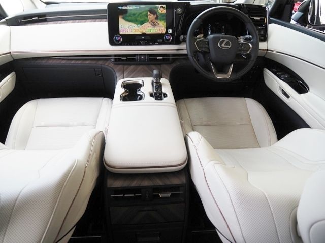 TOYOTA ???? LM500h 2024