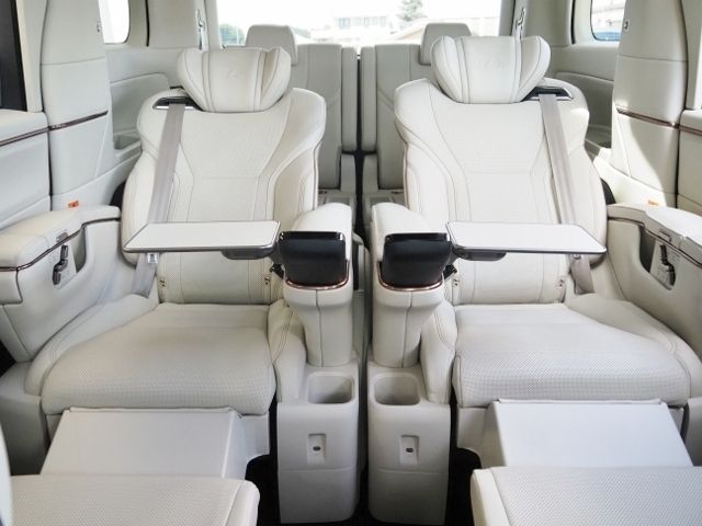 TOYOTA ???? LM500h 2024