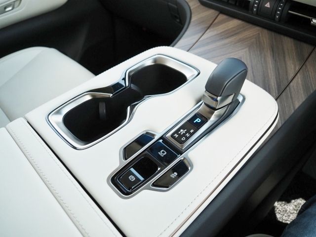 TOYOTA ???? LM500h 2024