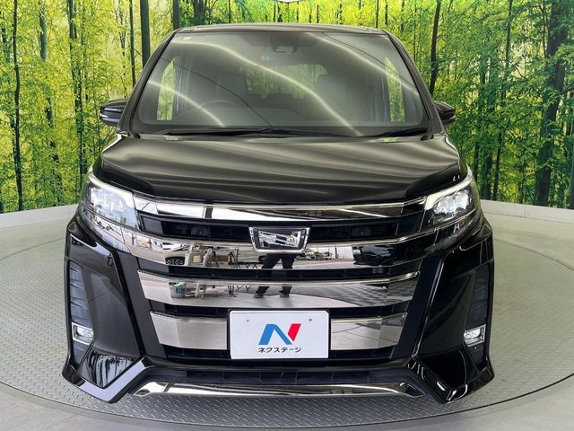 TOYOTA NOAH 2018