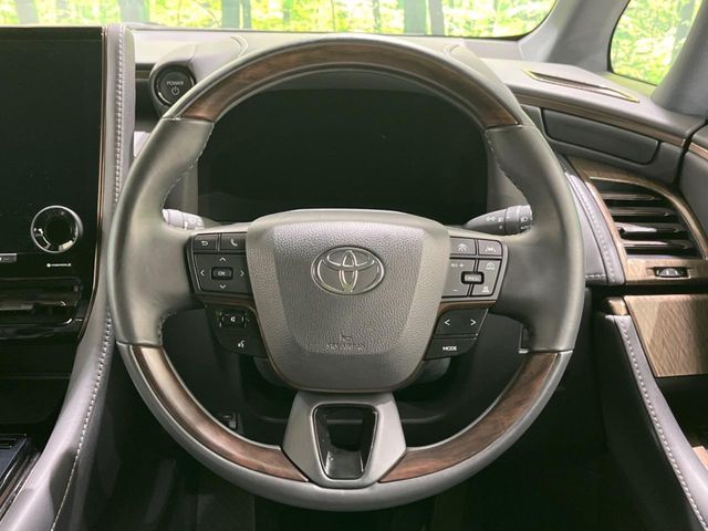 TOYOTA ALPHARD hybrid 4WD 2023