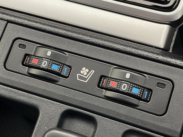 TOYOTA LANDCRUISER PRADO 2023