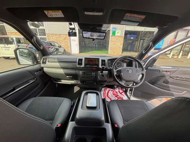 TOYOTA HIACE van 4WD 2022