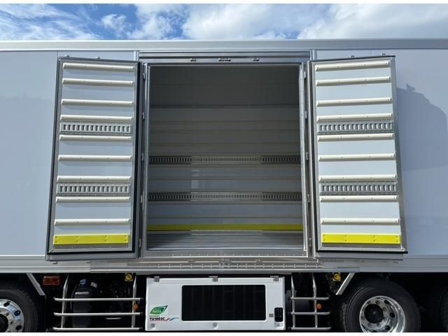 MITSUBISHI FUSOU SUPER GREAT 2025