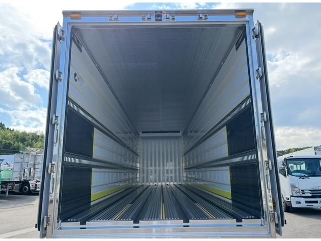 MITSUBISHI FUSOU SUPER GREAT 2025