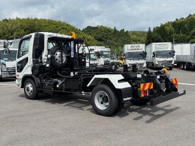 MITSUBISHI FUSOU FIGHTER 2025