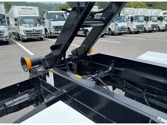 MITSUBISHI FUSOU FIGHTER 2025