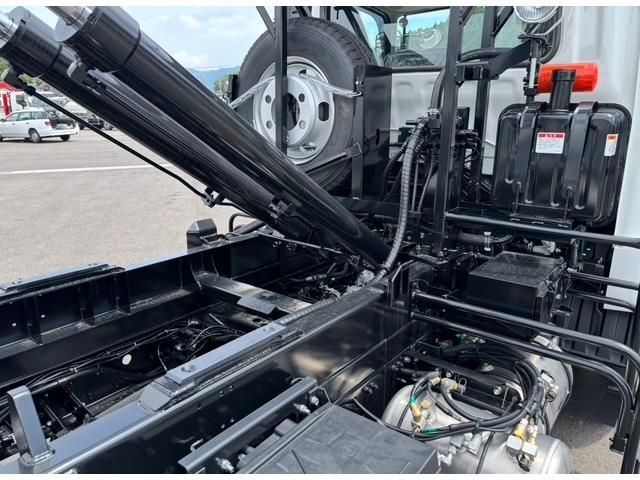 MITSUBISHI FUSOU FIGHTER 2025