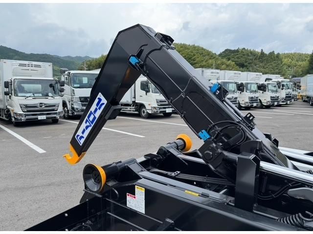 MITSUBISHI FUSOU FIGHTER 2025