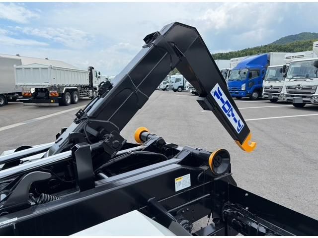 MITSUBISHI FUSOU FIGHTER 2025