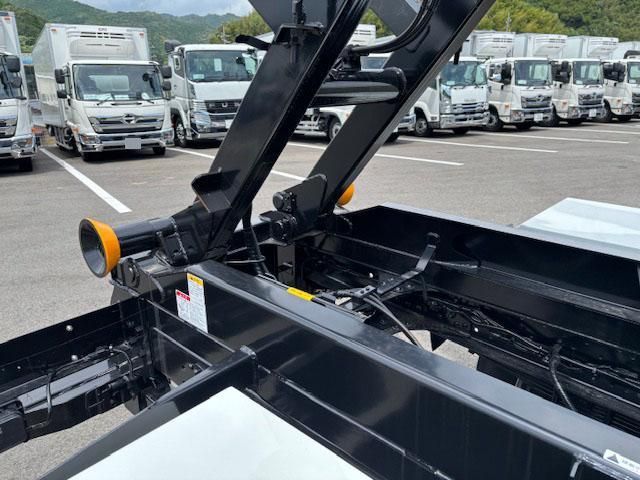 MITSUBISHI FUSOU FIGHTER 2025