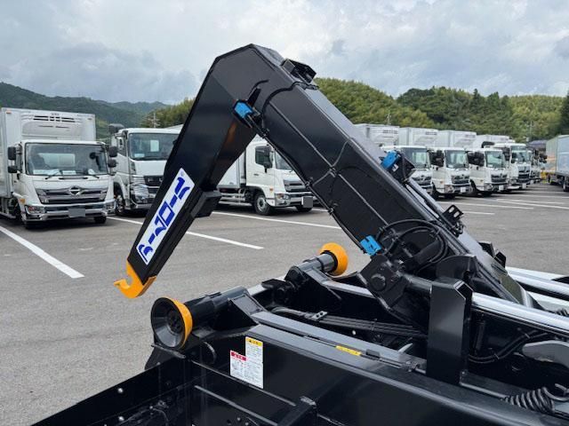 MITSUBISHI FUSOU FIGHTER 2025