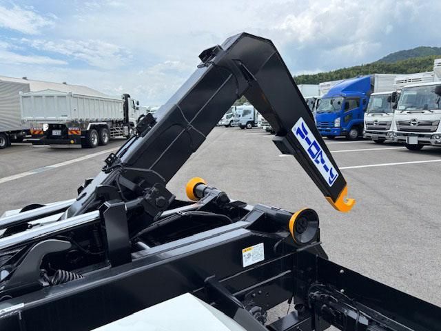 MITSUBISHI FUSOU FIGHTER 2025