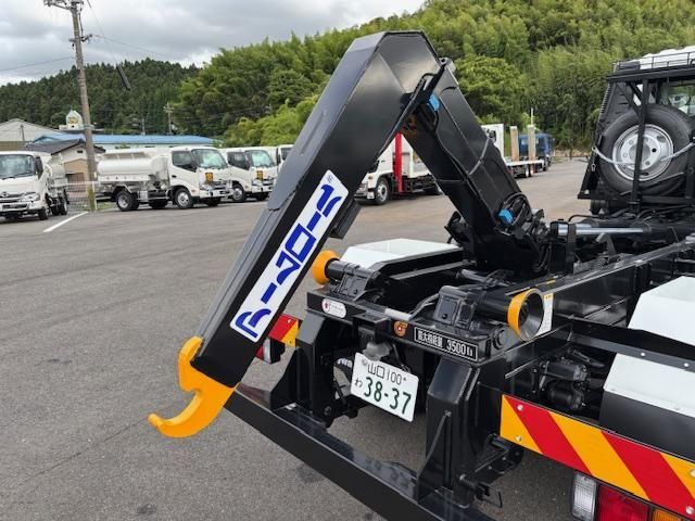 MITSUBISHI FUSOU FIGHTER 2025