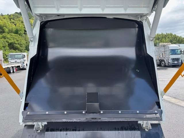 MITSUBISHI CANTER 2024