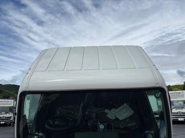 MITSUBISHI CANTER 2024