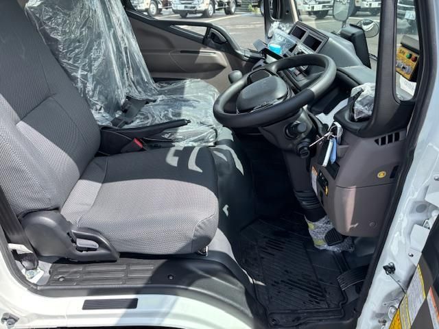 MITSUBISHI CANTER 2024