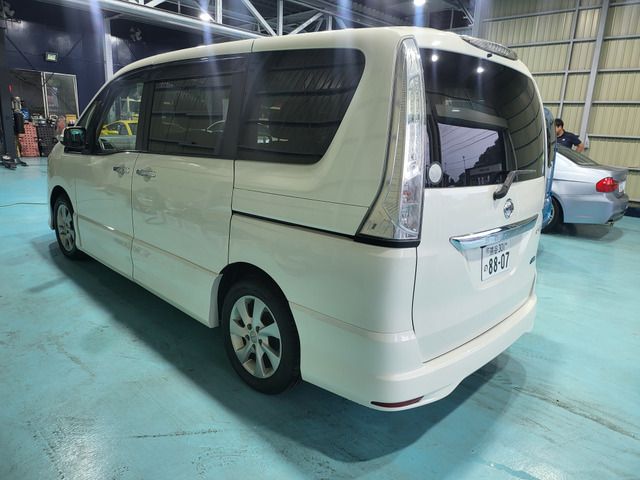 NISSAN SERENA  S-HYBRID 2013