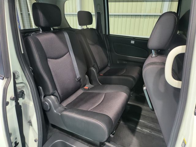 NISSAN SERENA  S-HYBRID 2013