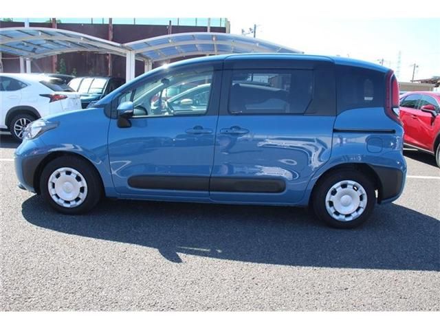 TOYOTA SIENTA HYBRID 2023