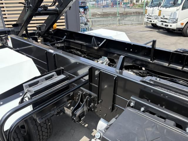 MITSUBISHI FUSOU FIGHTER 2025