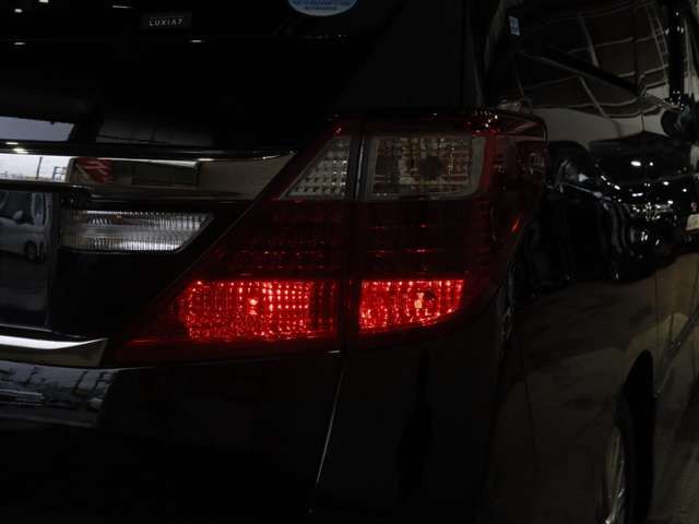 TOYOTA ALPHARD 2013