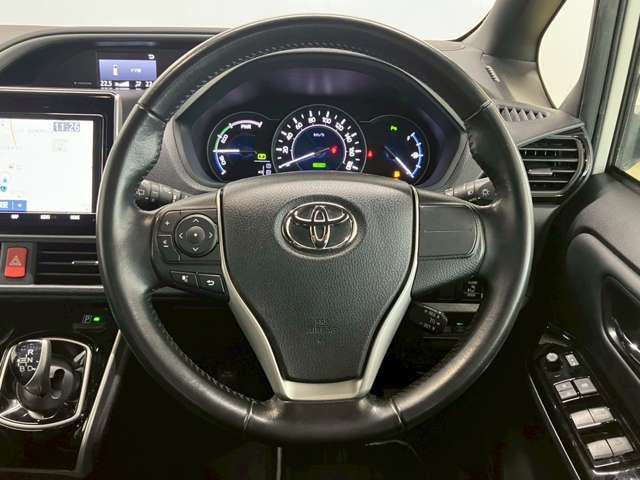 TOYOTA VOXY HYBRID 2021