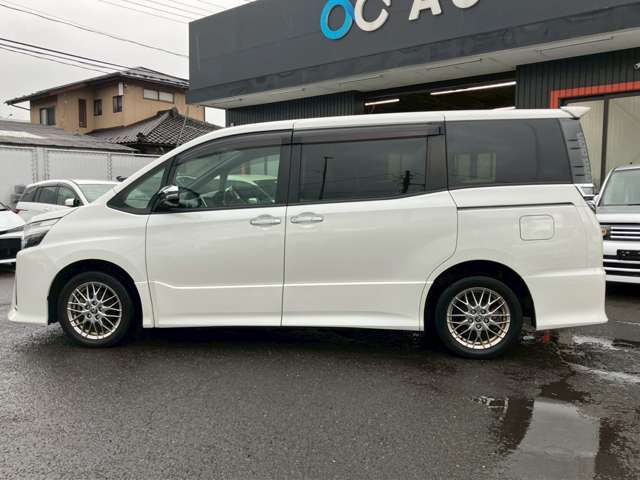 TOYOTA VOXY HYBRID 2021