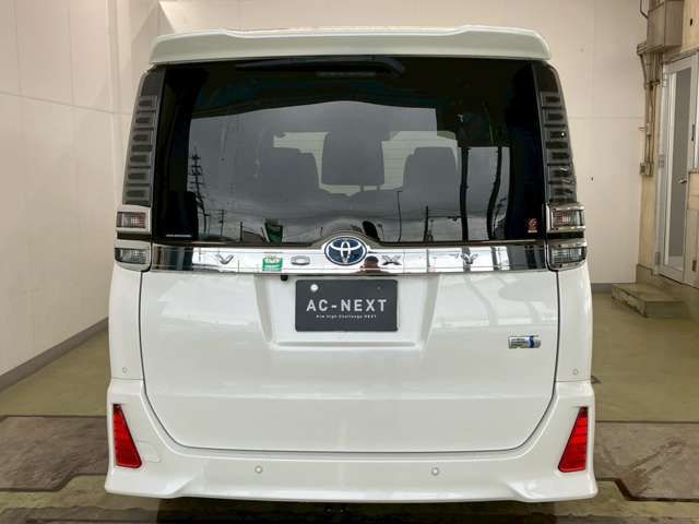 TOYOTA VOXY HYBRID 2021