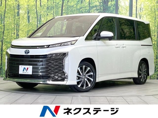 TOYOTA VOXY HYBRID 2023