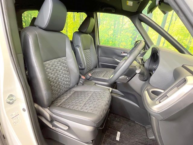 TOYOTA VOXY HYBRID 2023