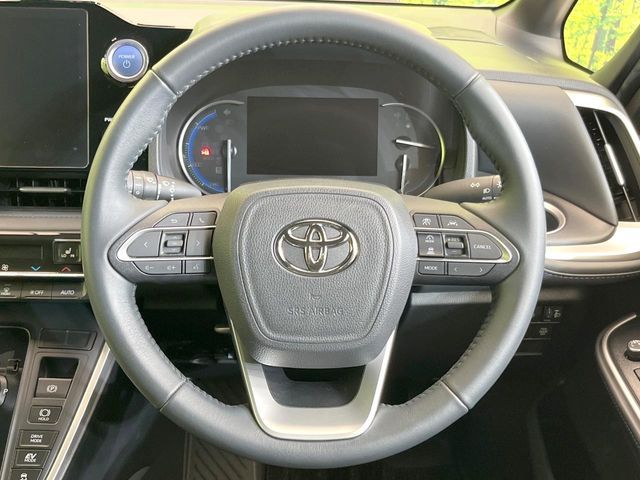 TOYOTA VOXY HYBRID 2023