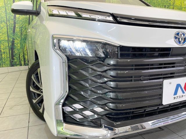 TOYOTA VOXY HYBRID 2023