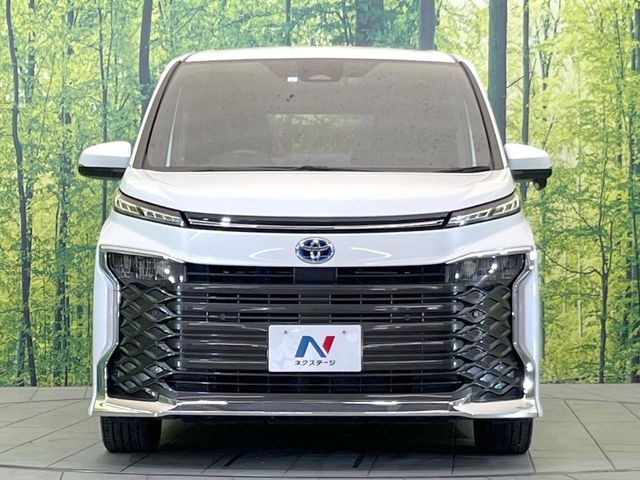 TOYOTA VOXY HYBRID 2023