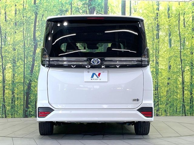 TOYOTA VOXY HYBRID 2023