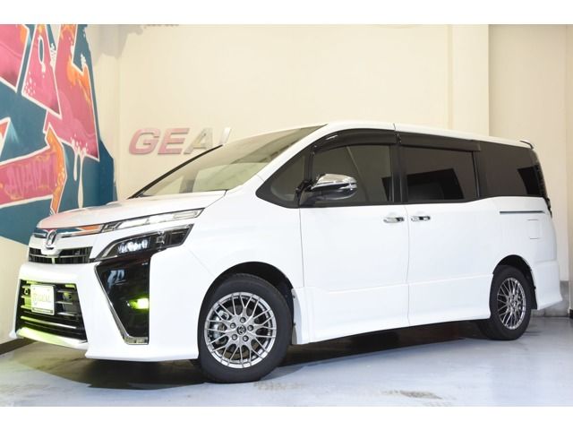 TOYOTA VOXY 2019