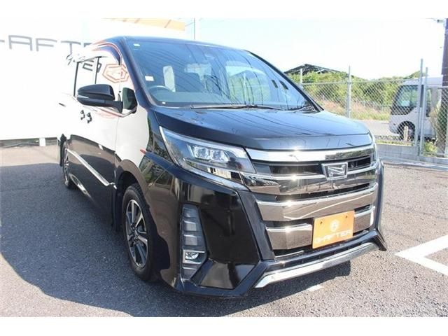 TOYOTA NOAH 2017