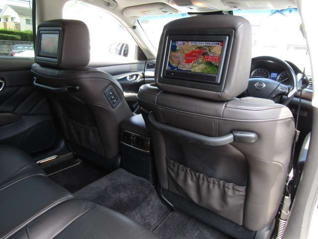 NISSAN CIMA HYBRID 2017